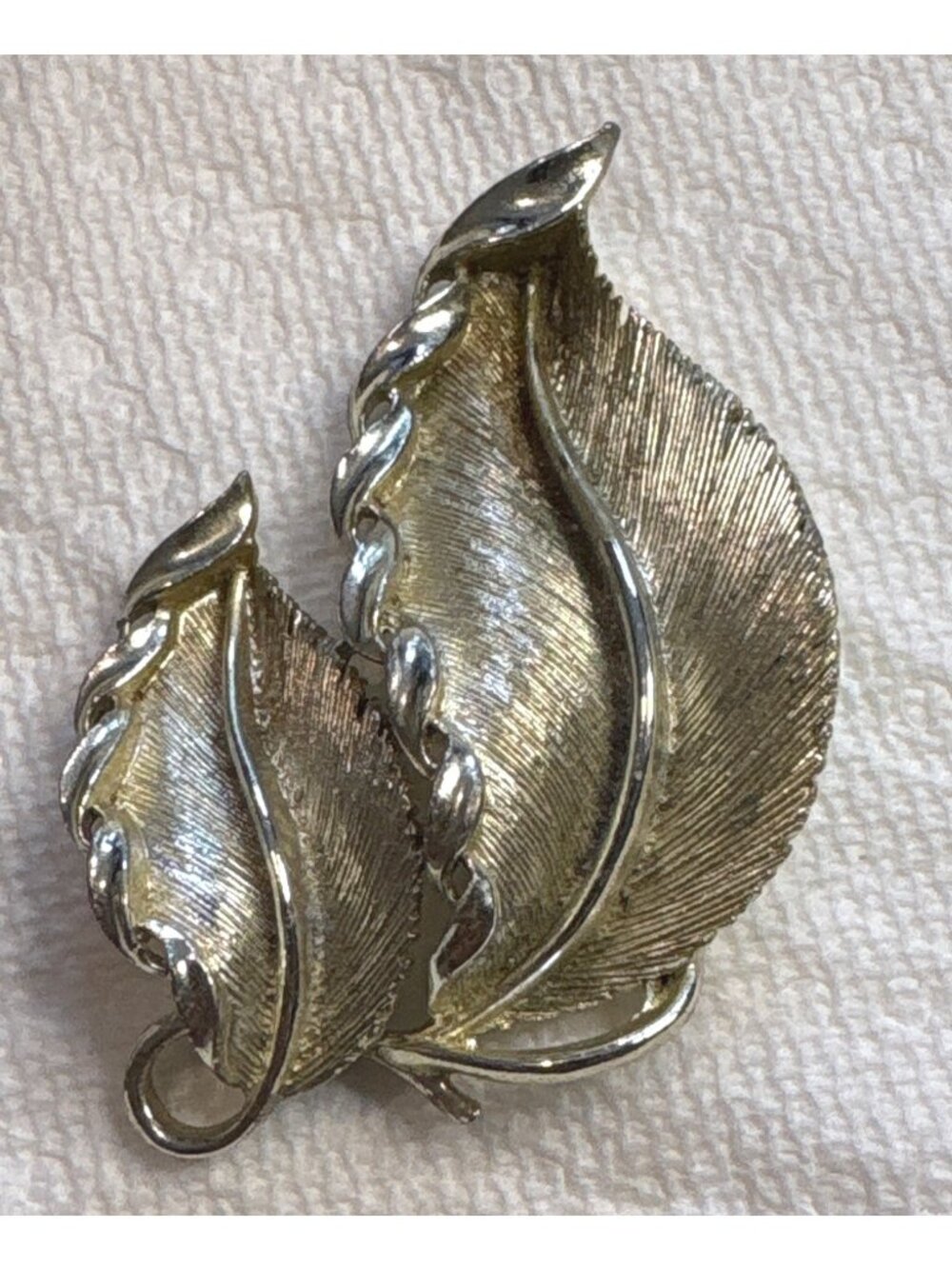 Vintage Lisner Silver-Tone Textured Leaf Brooch Pin With Swirling Design Accents